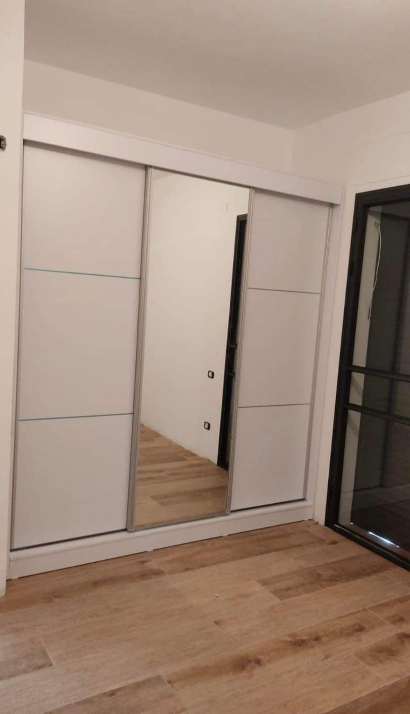 ארון בגדים הזזה 3 דלתות מבצע דגם London רוחב 240