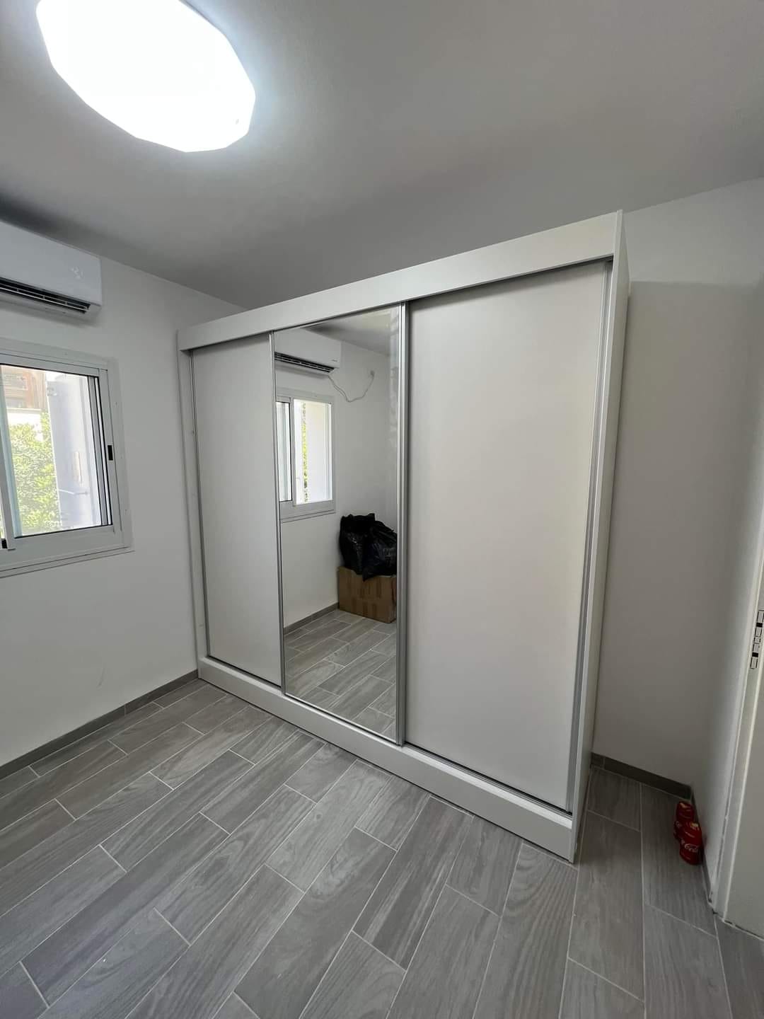 ארון בגדים הזזה 3 דלתות מבצע דגם London רוחב 240