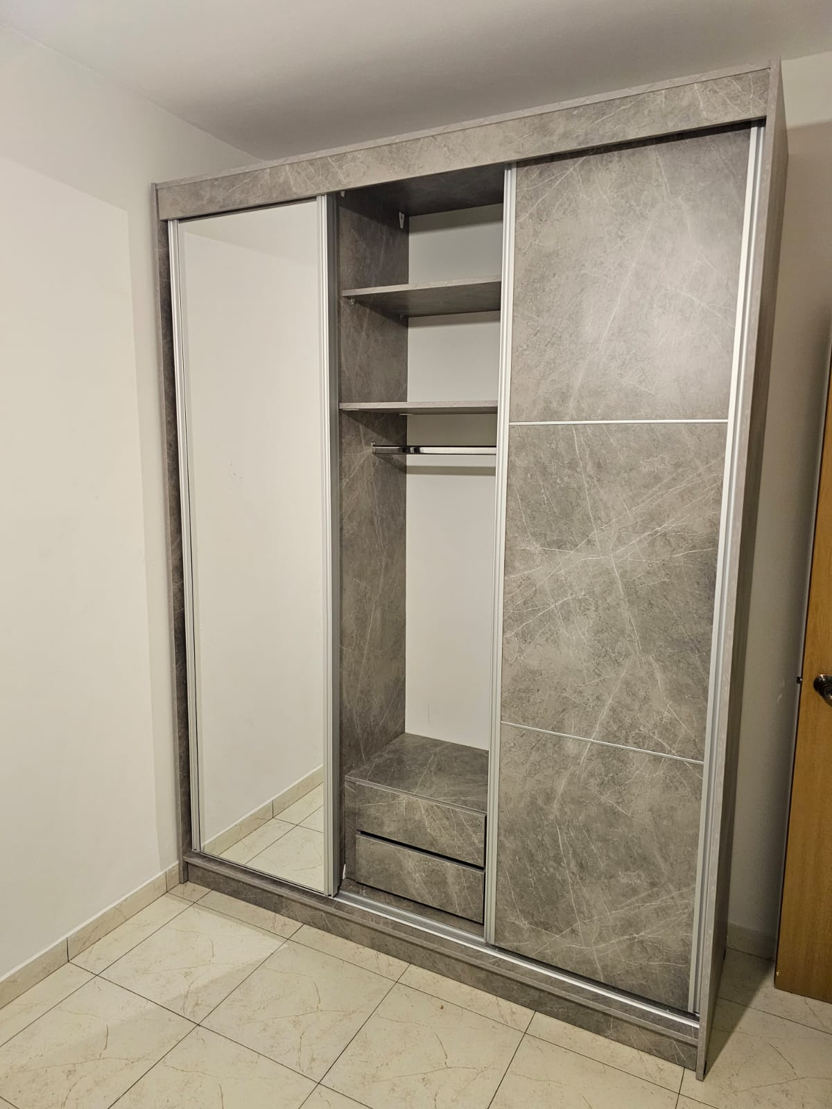 ארון בגדים הזזה 3 דלתות רוחב 180 דגם New York