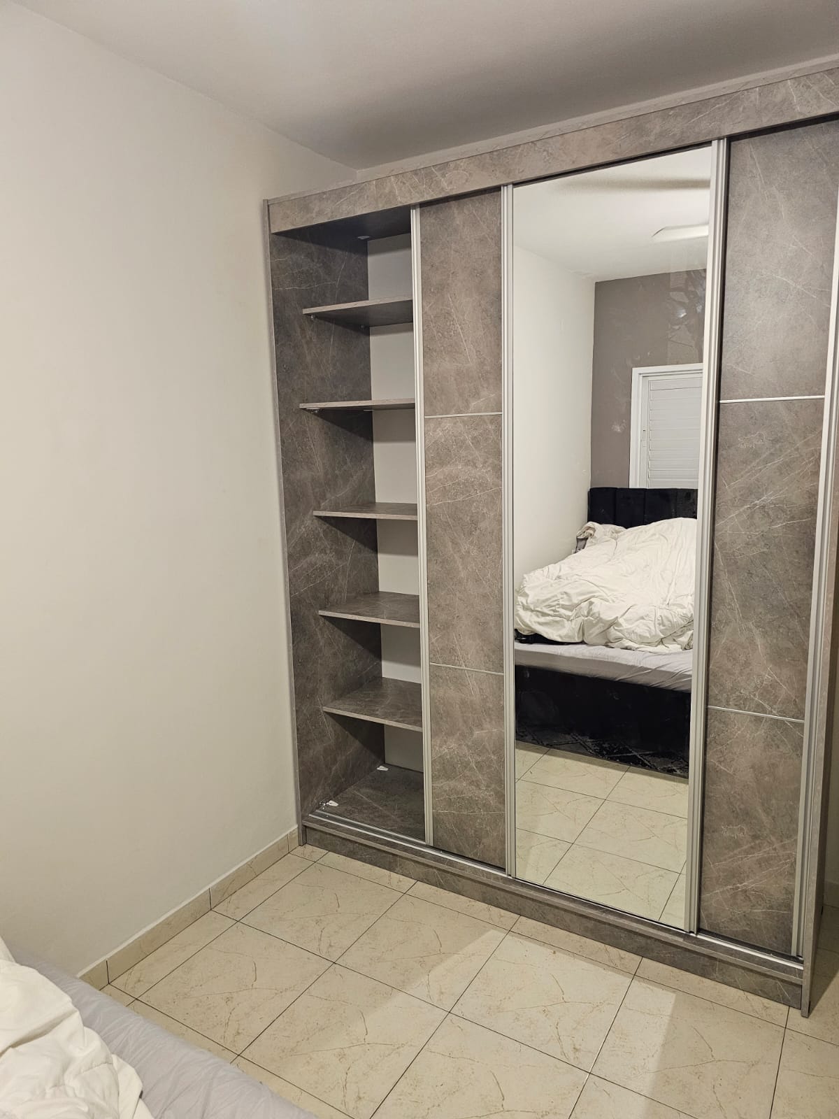 ארון בגדים הזזה 3 דלתות רוחב 180 דגם New York