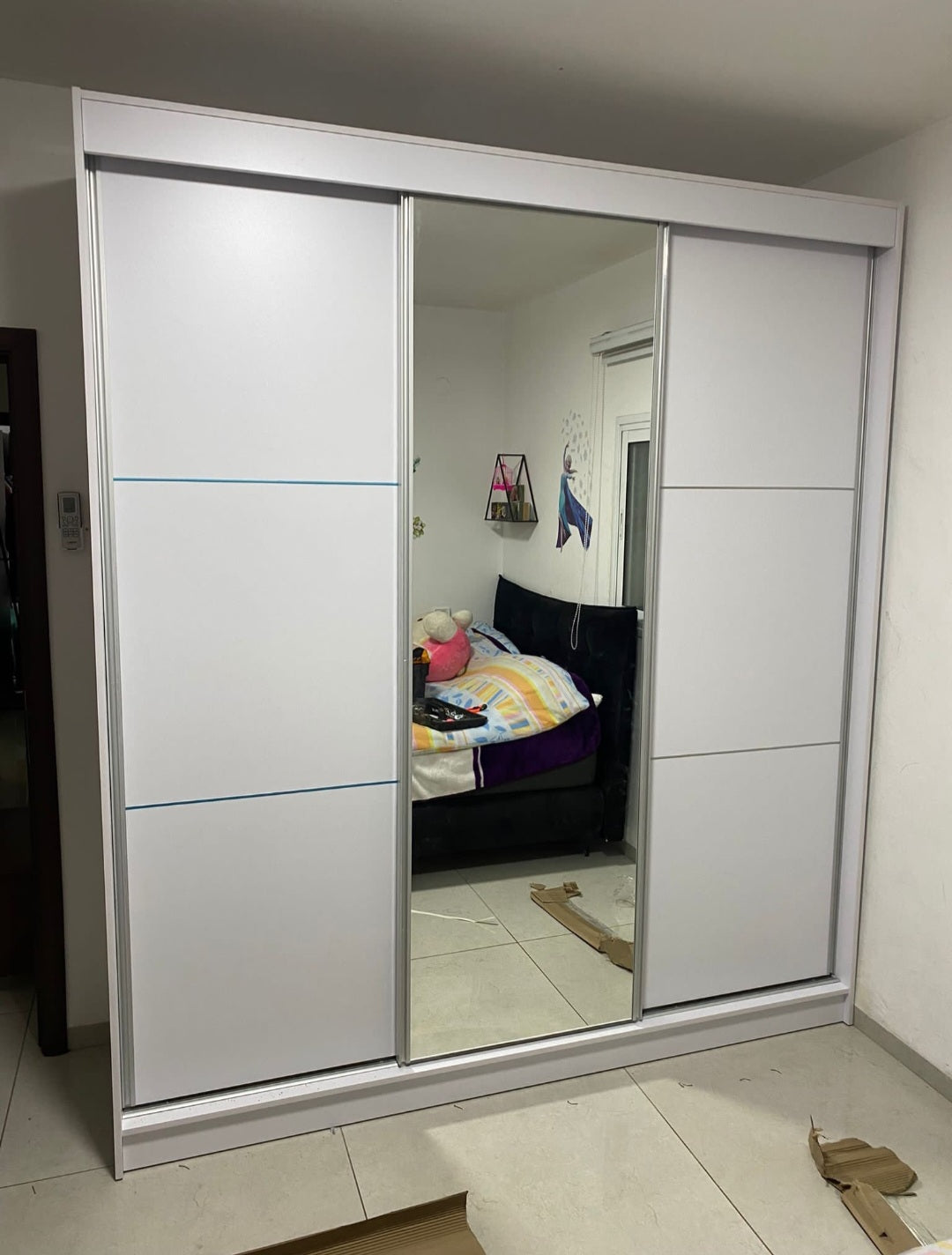 ארון בגדים הזזה 3 דלתות מבצע דגם London רוחב 240