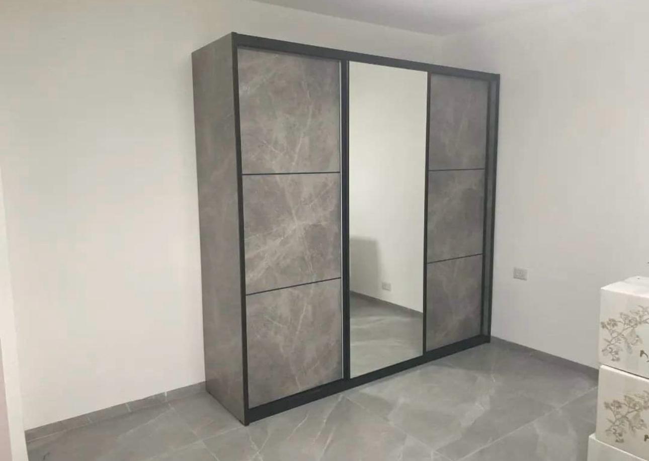 ארון בגדים הזזה 3 דלתות עם מראה דגם ארז